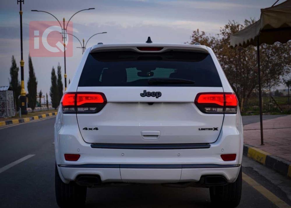 جیپ گراند شیرۆکی